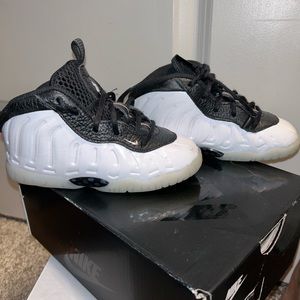 Toddler shoes size 9c